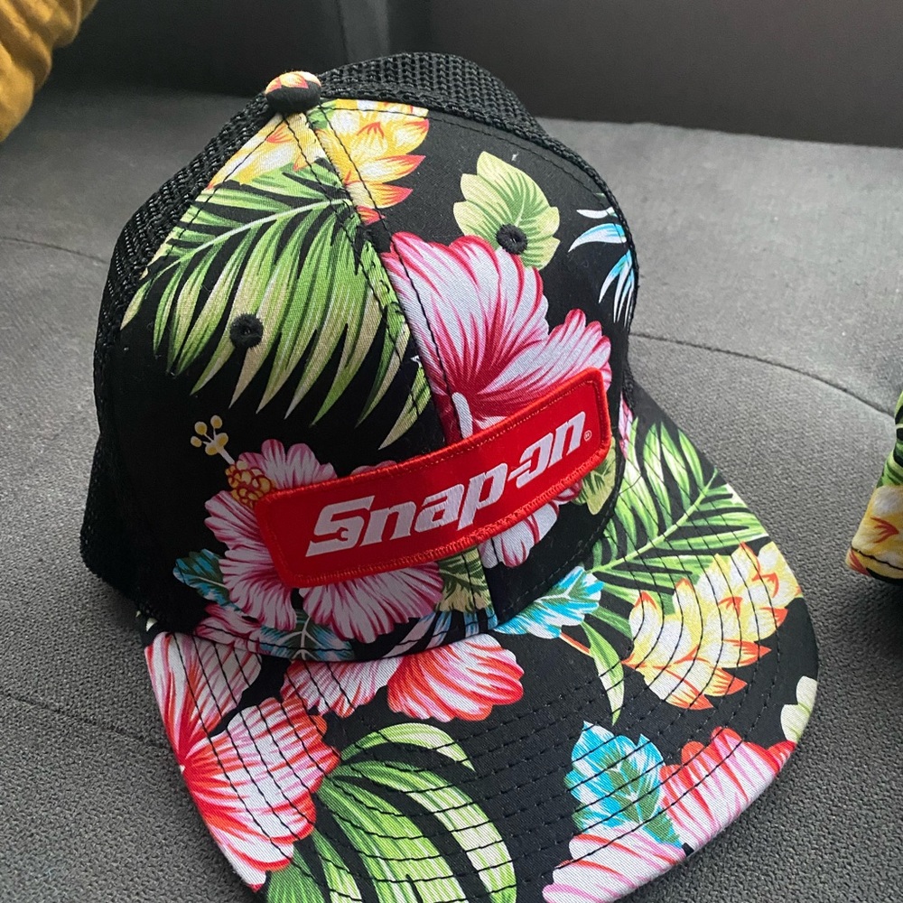 Snap-On Floral Snap back (black mesh back) WORN ONCE